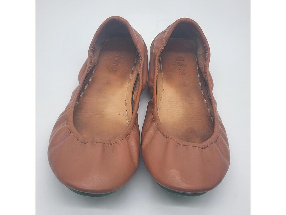 Tieks chestnut leather ballet flats, foldable design comfort. 10 - Picture 4 of 9